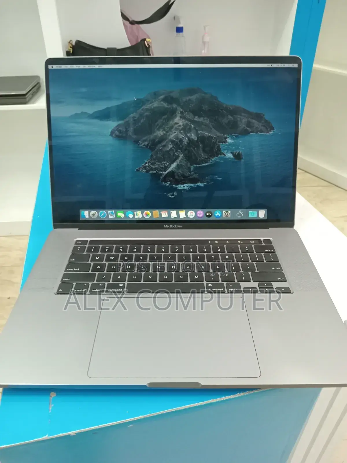 New Laptop Apple MacBook Pro 2019 16GB Intel Core I7 SSD 256GB
