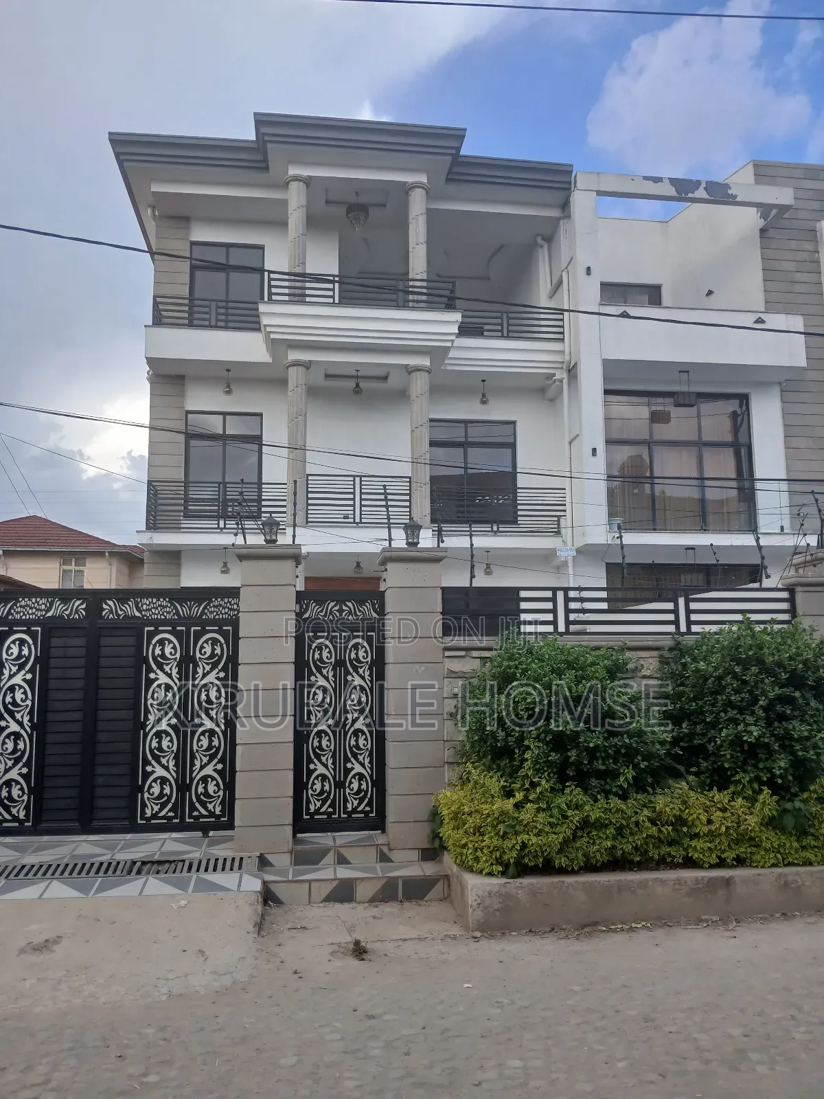 8bdrm Villa in Bole for sale