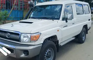 Photo - Toyota Land Cruiser 2019 White