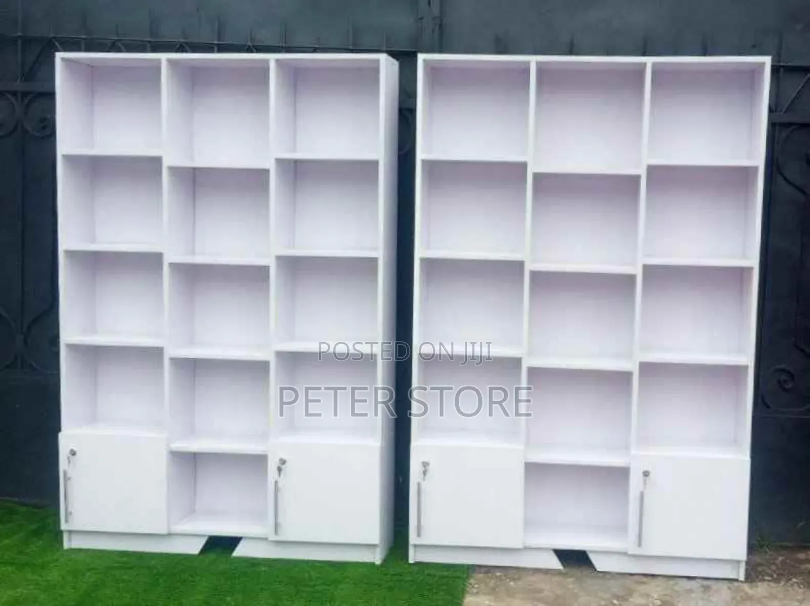 Shelf በ Laminated MDF