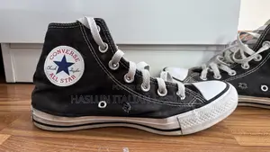 Photo - Used Bonda Original Black Converse N.38