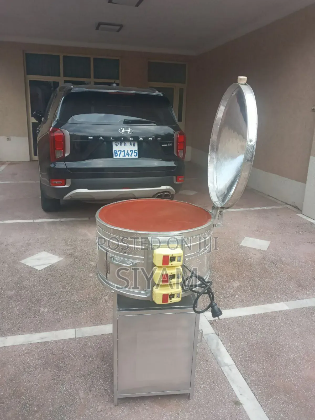 የእንጀራ መጋገሪያ ምጣድ እና ድፎ መድፊያ በአንድ ላይ