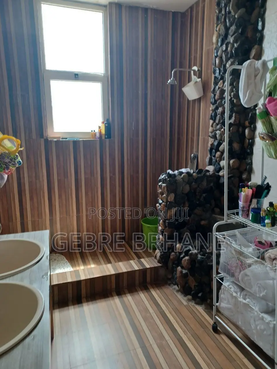 6bdrm House in G+3, Yeka for rent