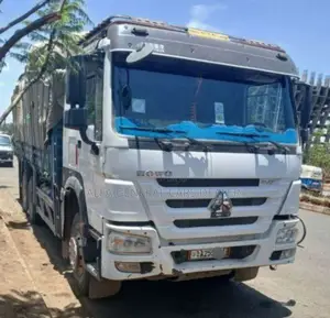 Photo - •2023
•a-25
•70% ጎማ
••ባንክ 3,500,000