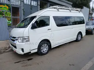 Toyota HiAce 2019 White