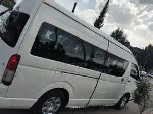 Toyota HiAce 2019 White