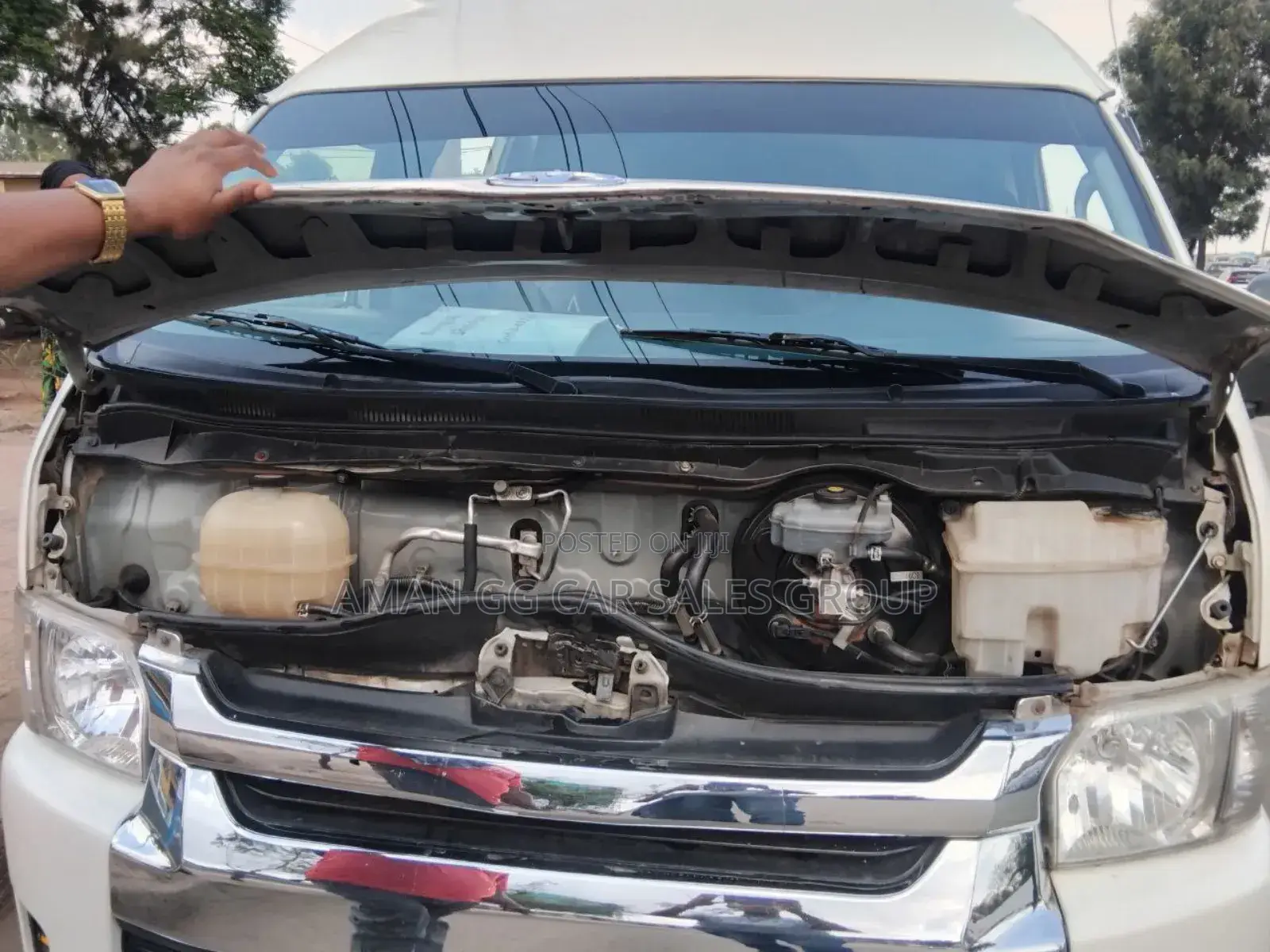 Toyota HiAce 2016 White