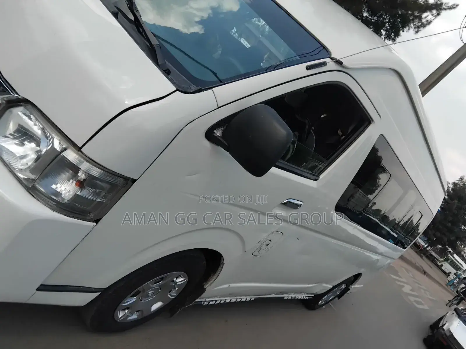 Toyota HiAce 2016 White