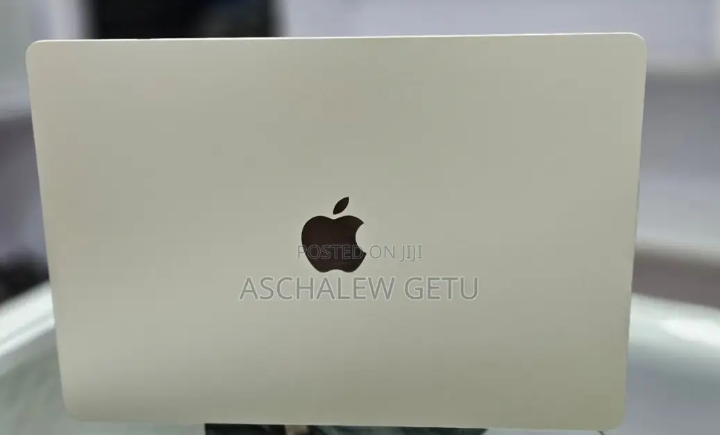 New Apple MacBook Air 2024 M3 15-Inch 8GB Intel Core M3 SSD 256GB