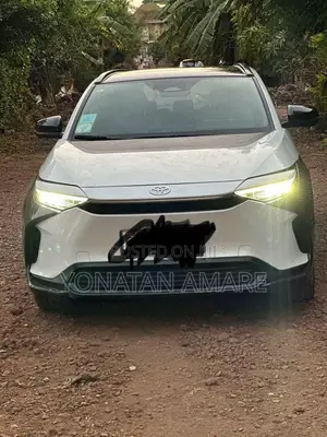 Photo - Toyota bZ4X 71.4 kWh FWD 2023 White