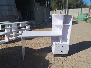 Photo - Modern Reding Table