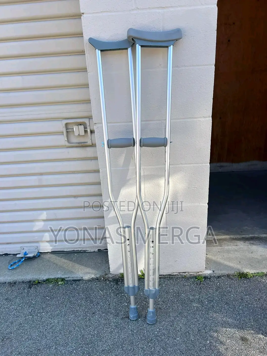 Bilateral Crutches፵古adults, Crutches Come in Various Height