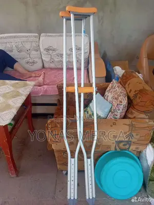 Photo - Non-Slip Rubber Crutches፯窟professional Medical Equipment's