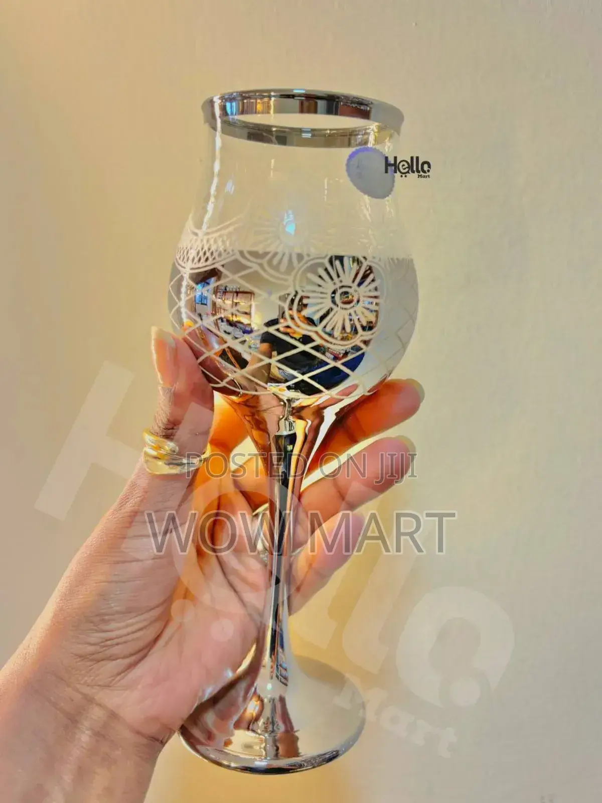 ትልቅ የሆኑ ኳሊቲ እና ውብ የወይን ብርጭቆ