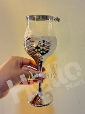 ትልቅ የሆኑ ኳሊቲ እና ውብ የወይን ብርጭቆ