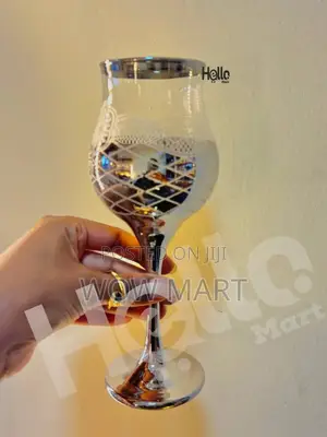 ትልቅ የሆኑ ኳሊቲ እና ውብ የወይን ብርጭቆ