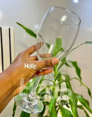 ትልቅ የሆኑ ኳሊቲ እና ውብ የወይን ብርጭቆ