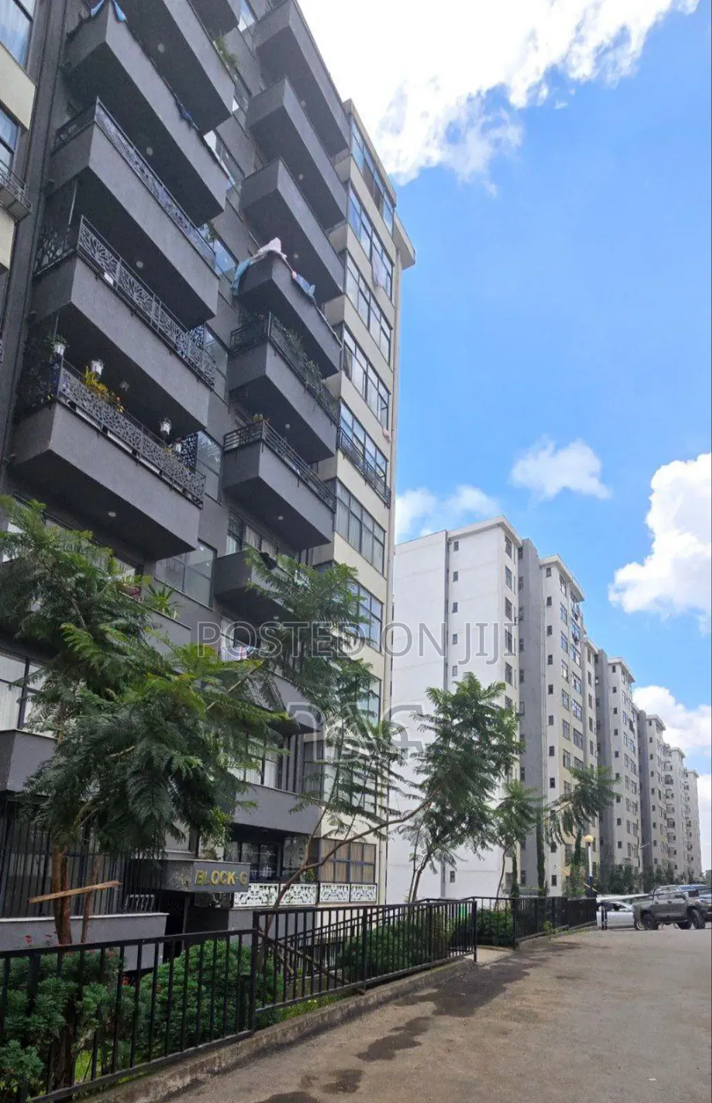 3bdrm Apartment in የኖህ ሪልስቴት, Bole for sale