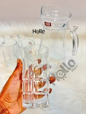 ውብ የሆነ የውሃ እንዲሁም ፈሳሽ መጠጦች ማቅረቢያ ጆግ