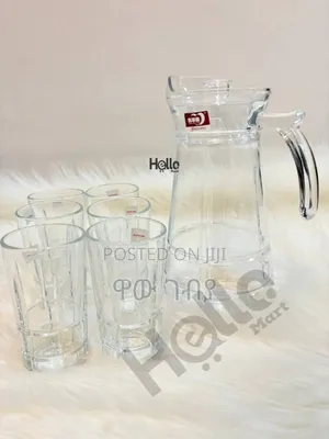 ውብ የሆነ የውሃ እንዲሁም ፈሳሽ መጠጦች ማቅረቢያ ጆግ