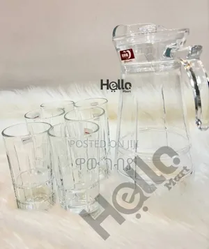 ውብ የሆነ የውሃ እንዲሁም ፈሳሽ መጠጦች ማቅረቢያ ጆግ