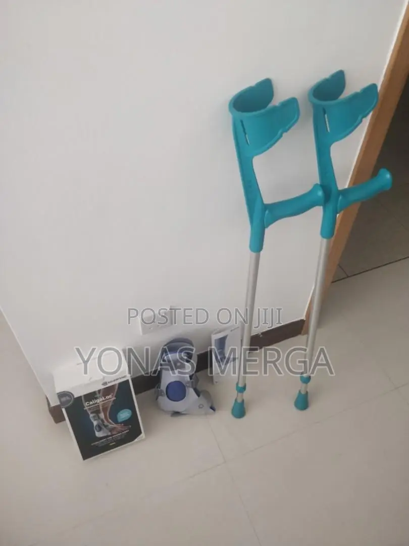 Crutches፳嵙one Pair of Adjustable Coloured Crutches