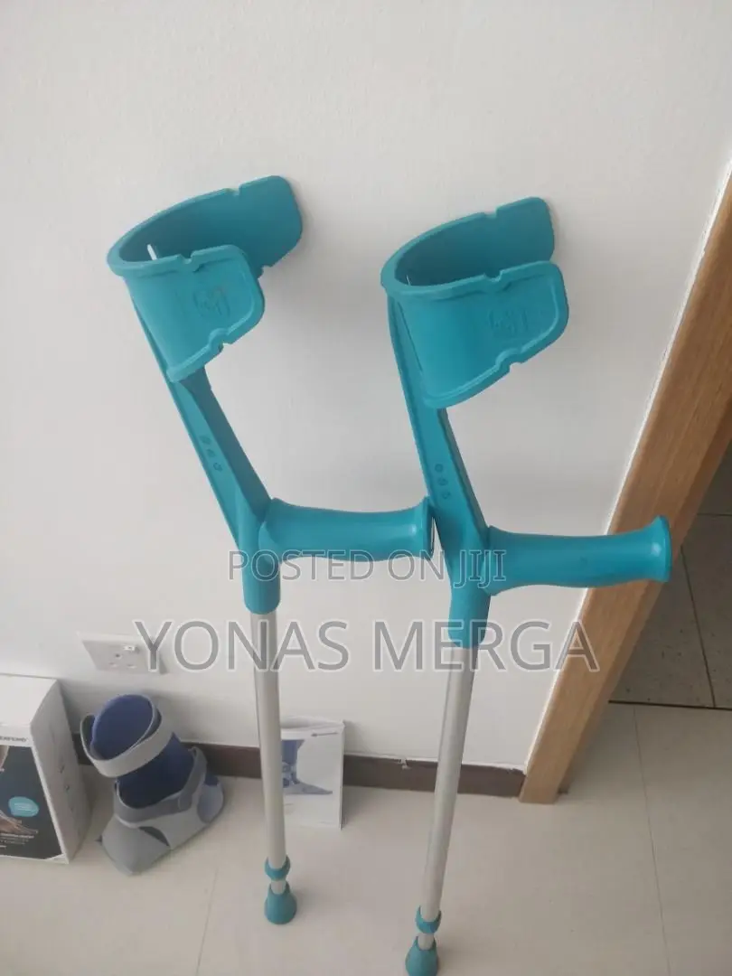 Crutches፳嵙one Pair of Adjustable Coloured Crutches