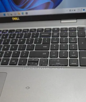 New Laptop Dell 16GB Intel Core I7 SSD 512GB