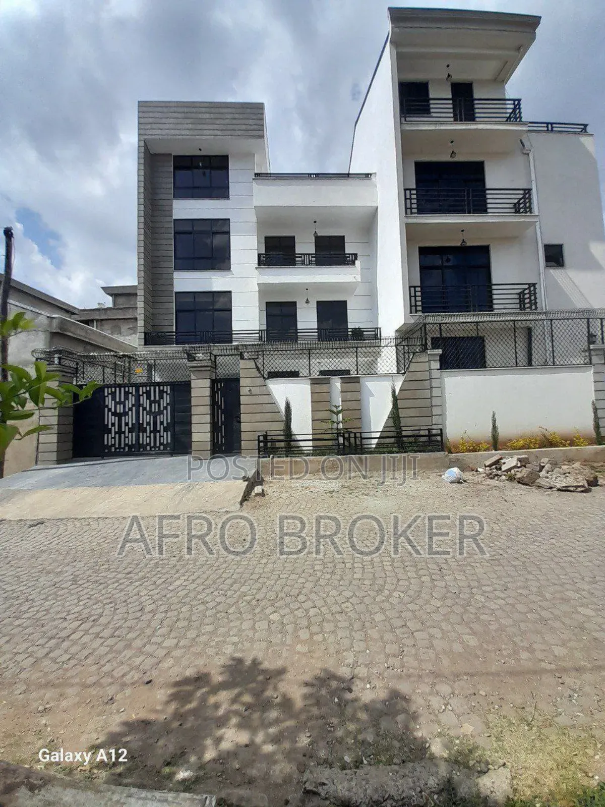 Furnished 8bdrm House in Lafto Compound for sale