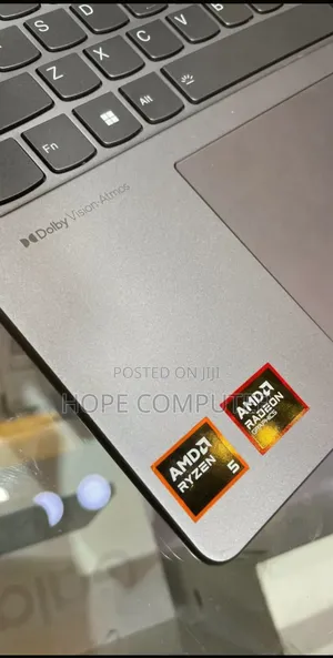 Photo - New Laptop Lenovo Yoga 3 8GB AMD Ryzen 5 SSD 512GB