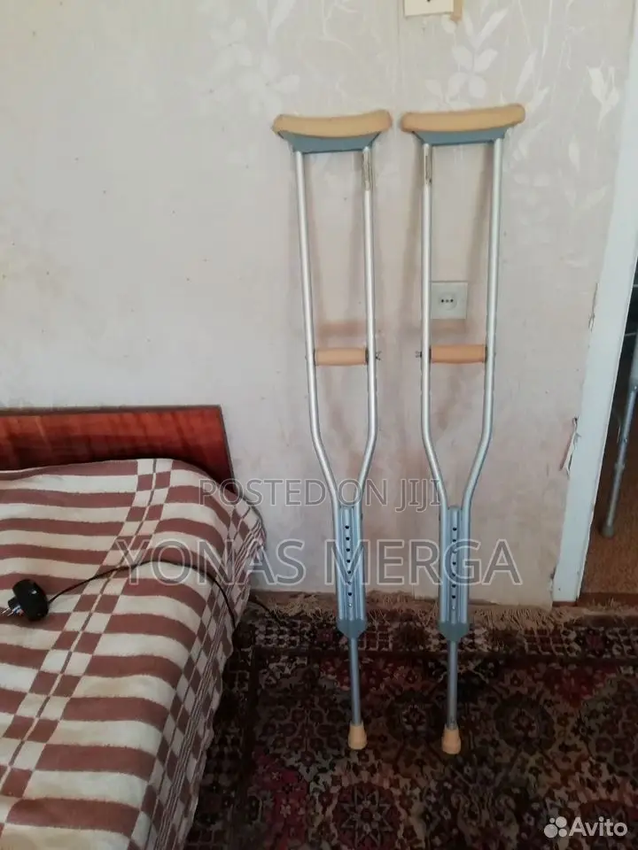 Crutches፬宏crutches{{Supporting Your Weight With Your Hands