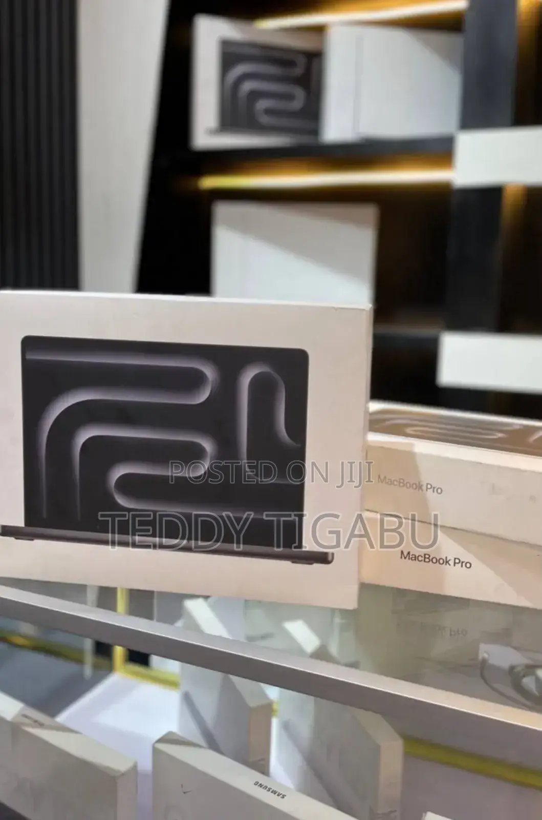 New Laptop Apple MacBook Pro M1 16GB AMD A10 SSD 512GB