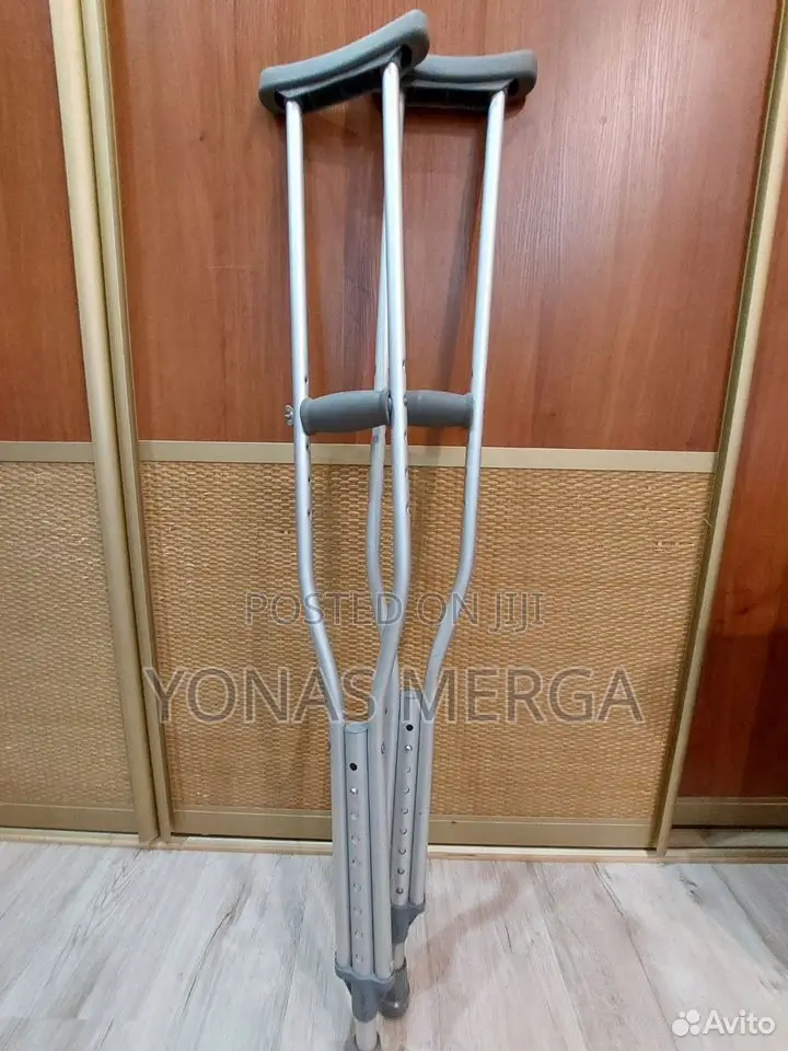 Under the User's Arm Crutches፵塌injured Foot or Leg Crutches