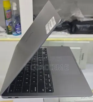 New Laptop Apple MacBook 8GB Apple M1 SSD 256GB