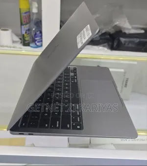 New Laptop Apple MacBook Air 8GB Apple M1 SSD 256GB