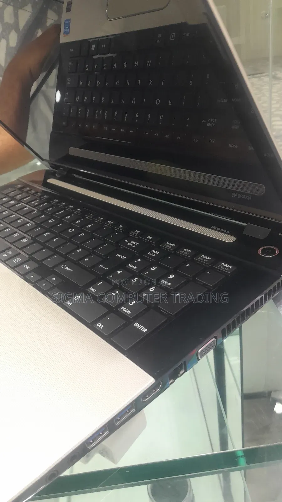 New Laptop Toshiba Satellite L70 8GB Intel Core I3 HDD 1T