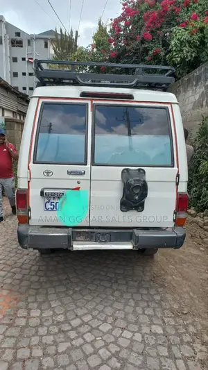 Toyota Land Cruiser 2012 White