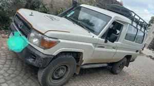 Toyota Land Cruiser 2012 White