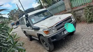 Toyota Land Cruiser 2012 White