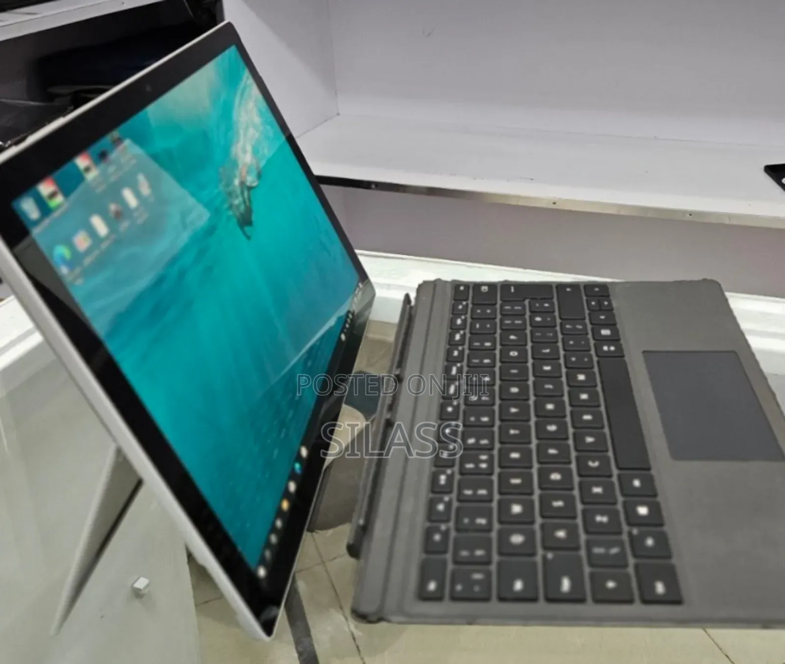 New Laptop Microsoft Surface 8GB Intel Core I5 SSD 256GB