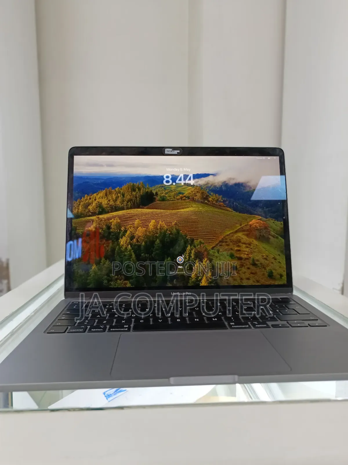 New Laptop Apple MacBook Pro 2020 M1 8GB Apple M1 SSD 256GB