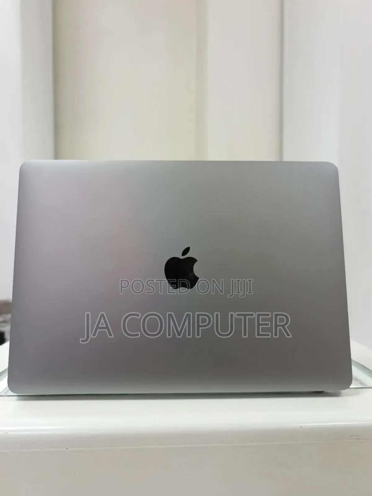 New Laptop Apple MacBook Pro 2020 M1 8GB Apple M1 SSD 256GB