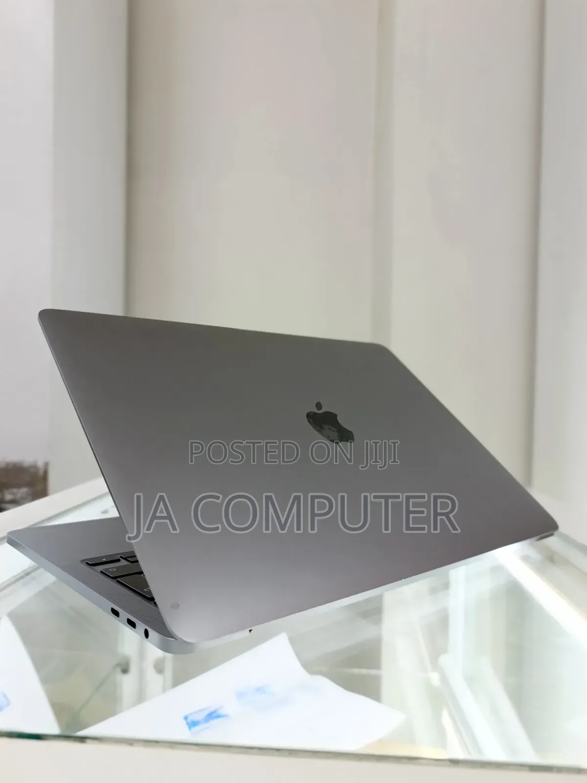 New Laptop Apple MacBook Pro 2020 M1 8GB Apple M1 SSD 256GB