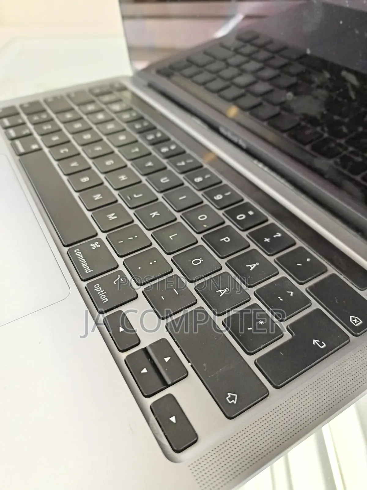 New Laptop Apple MacBook Pro 2020 M1 8GB Apple M1 SSD 256GB