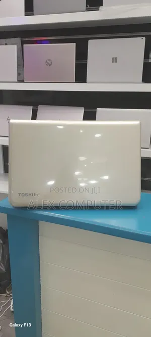 Photo - New Laptop Toshiba Satellite C850 8GB Intel Core I3 HDD 1T