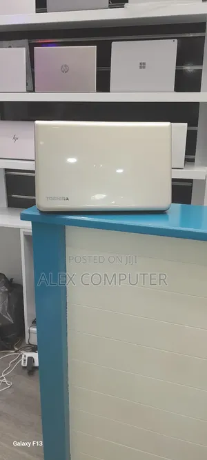 New Laptop Toshiba Satellite C850 8GB Intel Core I3 HDD 1T