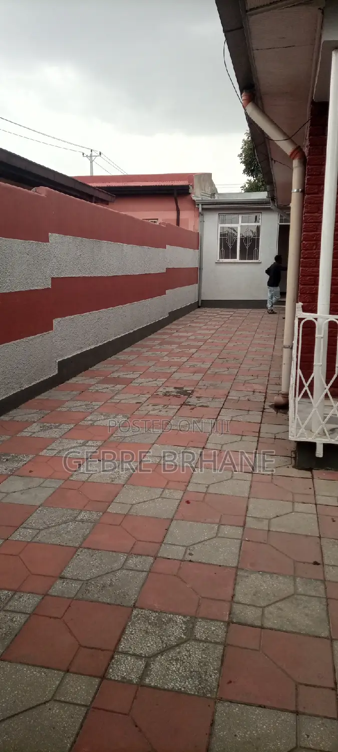 5bdrm House in Gbi, Yeka for rent