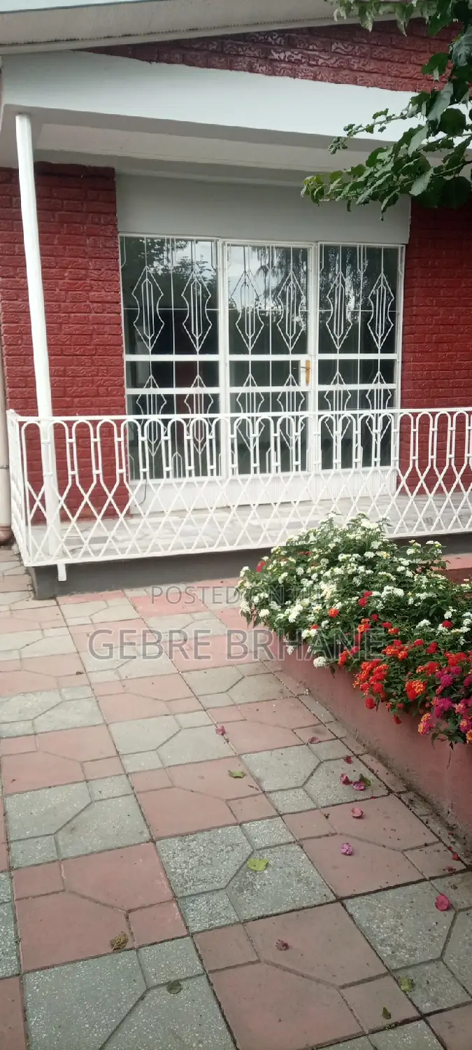 5bdrm House in Gbi, Yeka for rent