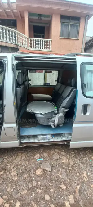 Toyota HiAce 2006 Silver