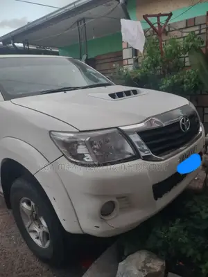 Toyota Hilux 2014 White